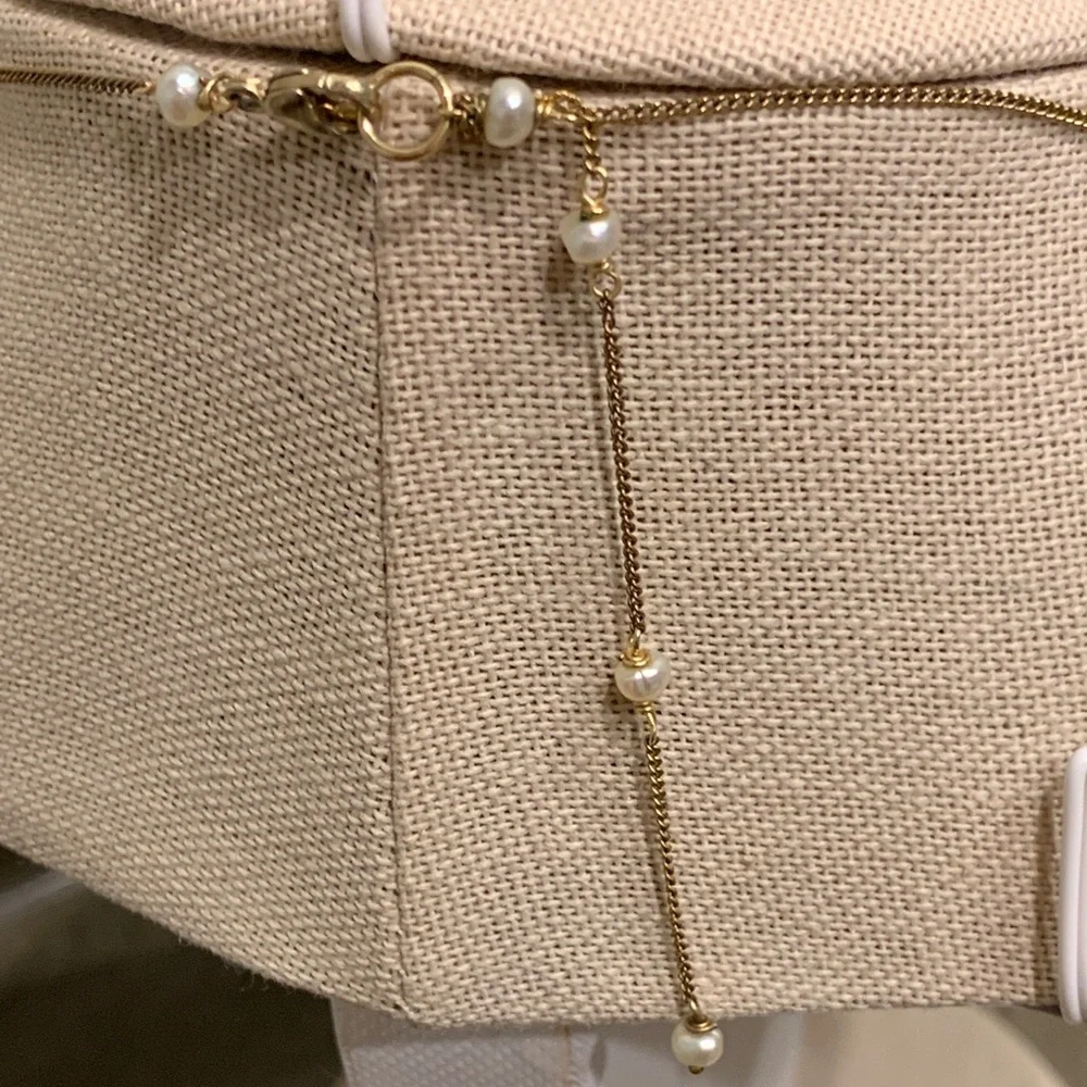 ALEXIS BITTAR Pendant Silver/White Carved Lucite Circle Gold Tone Chain Vintage - Picture 3 of 7